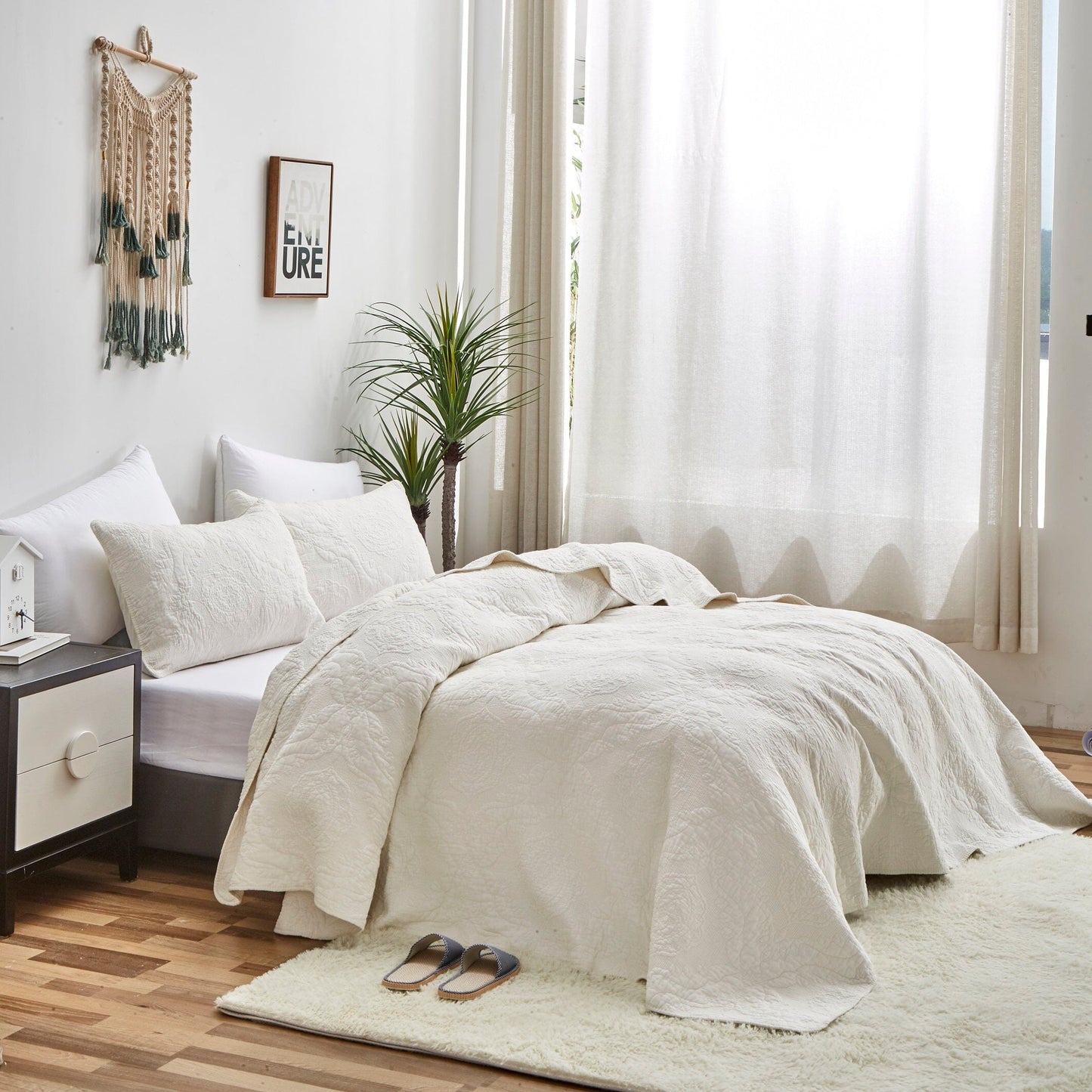 Cream Ivory Paisley Damask Stitch Matelassé Cotton Quilt Set