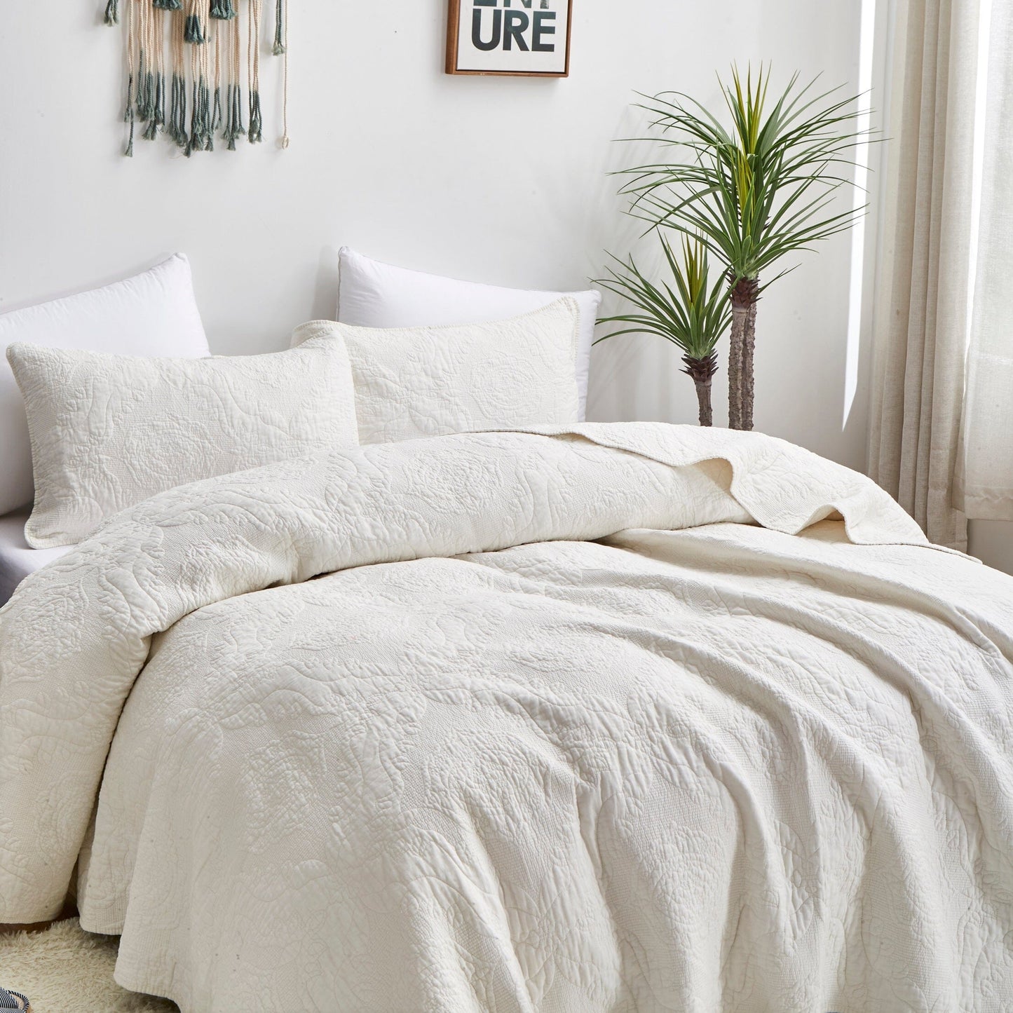 Cream Ivory Paisley Damask Stitch Matelassé Cotton Quilt Set