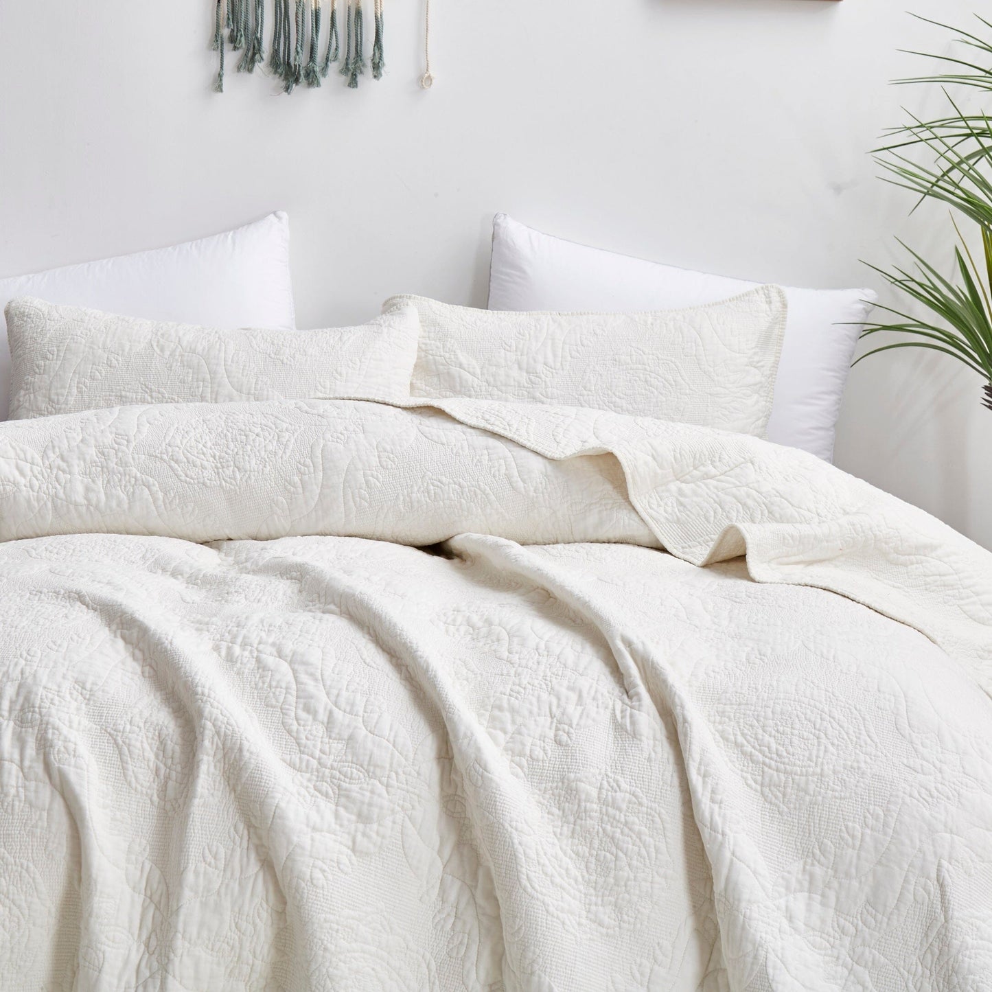 Cream Ivory Paisley Damask Stitch Matelassé Cotton Quilt Set