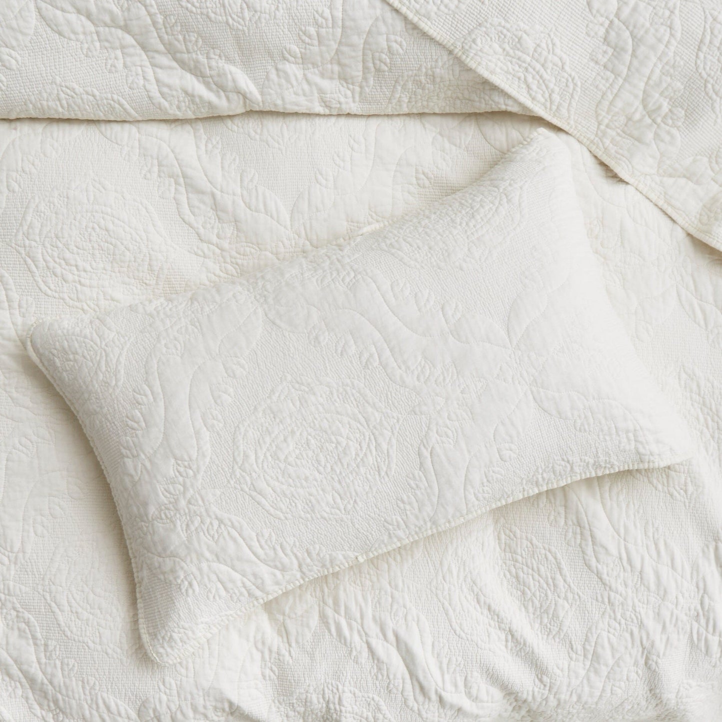 Cream Ivory Paisley Damask Stitch Matelassé Cotton Quilt Set