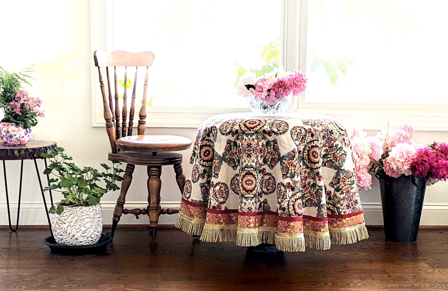 Ivory Colorful Ornate Paisley Woven Tablecloth