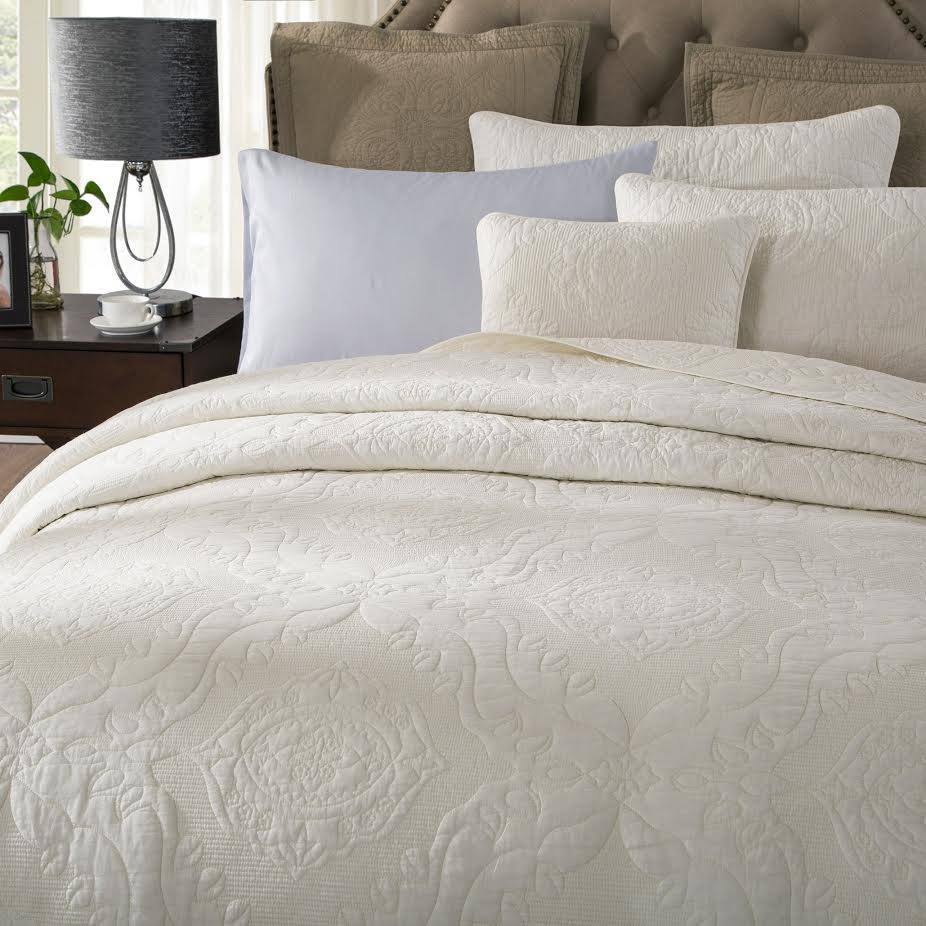 Cream Ivory Paisley Damask Stitch Matelassé Cotton Quilt Set