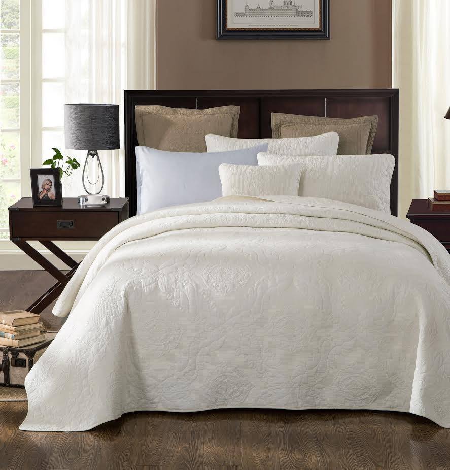 Cream Ivory Paisley Damask Stitch Matelassé Cotton Quilt Set